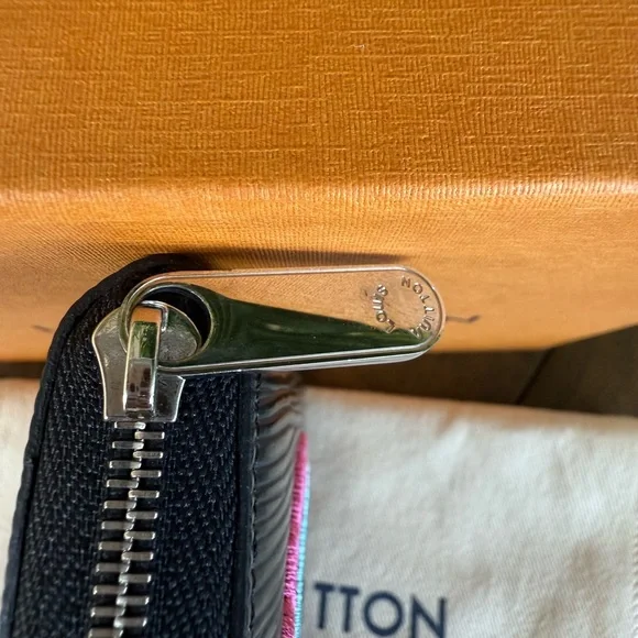 LV Black Heart Embroidered Compact Zippy Wallet - Picture 6 of 8